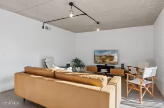 Photo #6: 6933148 Listing 