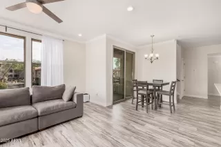 Photo #5: 6933178 Listing 