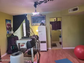 Photo #5: 6933209 Listing