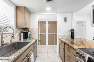 Photo #5: 6933264 Listing