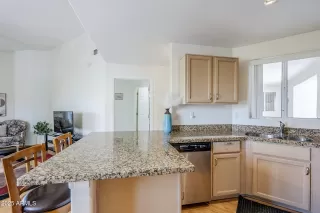 Photo #6: 6933369 Listing 