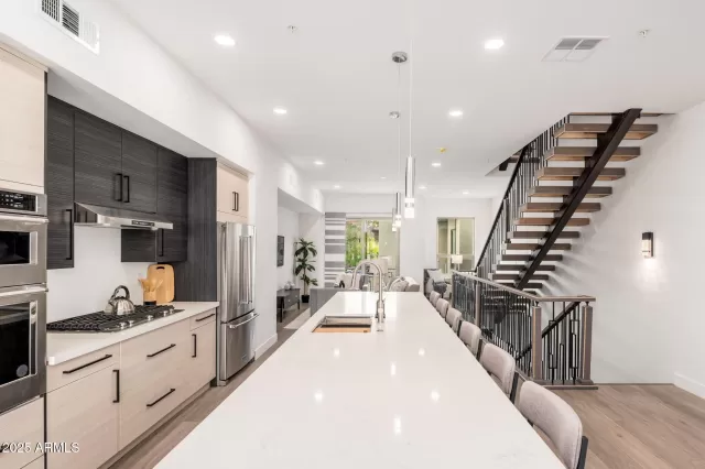 MLS: 6933468 Condo For Sale