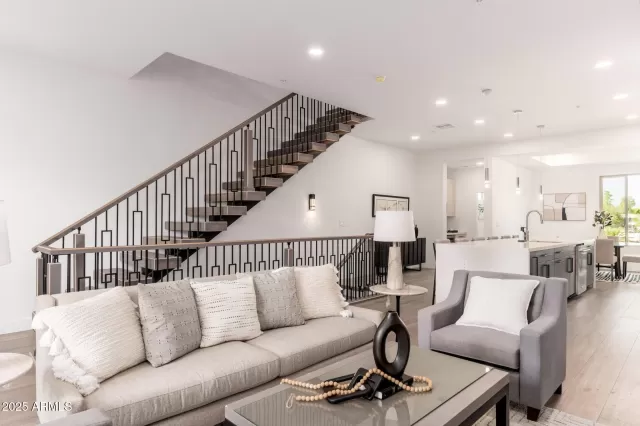 MLS: 6933470 Condo For Sale