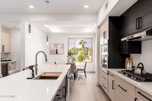 MLS: 6933472 Condo For Sale