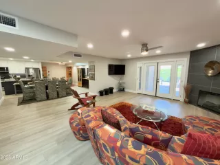 Photo #5: 6933666 Listing 