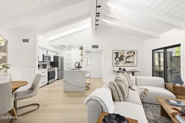 MLS: 6933802 Condo For Sale