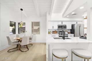 Photo #5: 6933802 Listing 