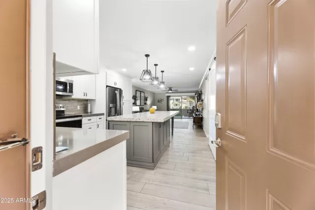 MLS: 6933878 Condo For Sale