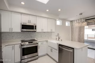 Photo #3: 6934360 Listing