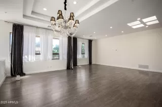 Photo #4: 6934360 Listing