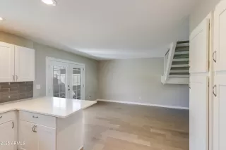 Photo #4: 6934417 Listing 