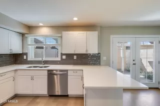 Photo #5: 6934417 Listing 