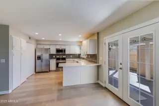 Photo #6: 6934417 Listing 