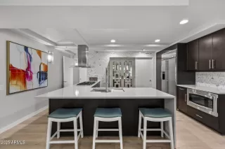 Photo #6: 6934446 Listing 