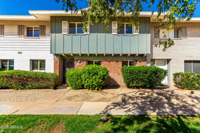 MLS: 6934581 Condo For Sale