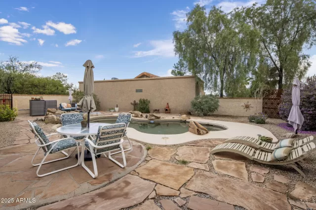 MLS: 6934618 Condo For Sale