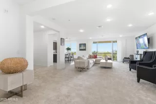 Photo #4: 6934895 Listing