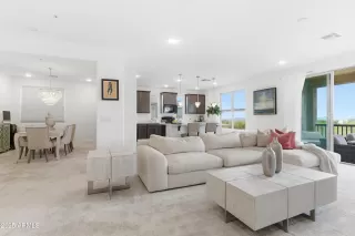 Photo #5: 6934895 Listing