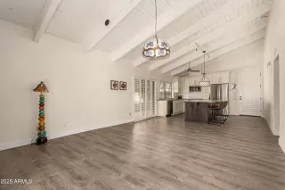 Photo #4: 6935155 Listing 