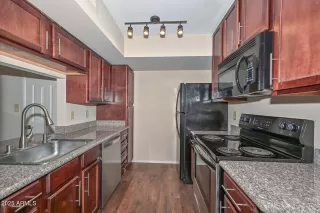 Photo #5: 6935317 Listing 