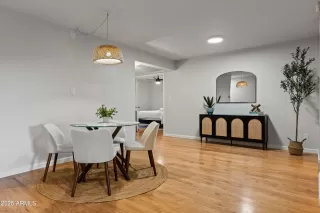 Photo #5: 6935318 Listing 