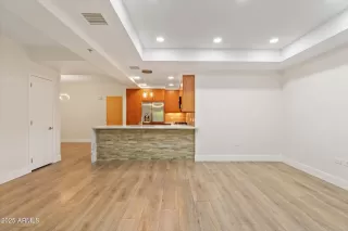 Photo #6: 6935332 Listing 