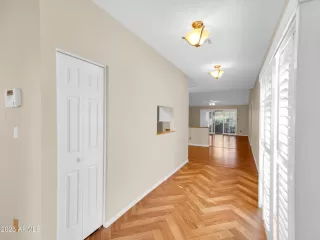 Photo #5: 6935386 Listing