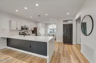 Photo #1: 6935583 Listing 