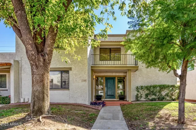 MLS: 6935724 Condo For Sale