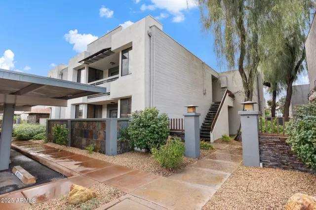 MLS: 6935762 Condo For Sale