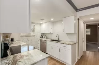 Photo #6: 6935799 Listing 