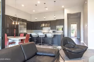 Photo #5: 6935824 Listing 