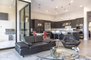 Photo #6: 6935824 Listing 