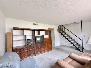 Photo #3: 6936031 Listing