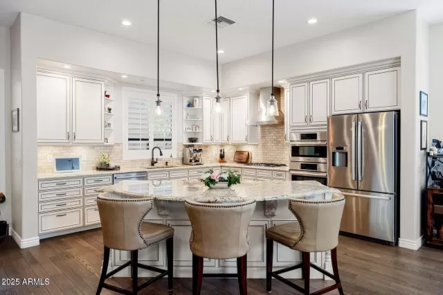 MLS: 6936415 Condo For Sale