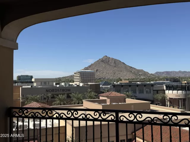 MLS: 6936652 Condo For Sale