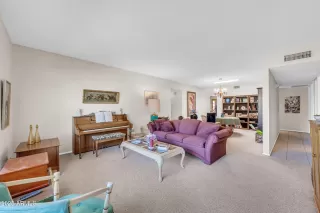 Photo #5: 6937347 Listing