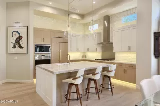 Photo #5: 6937349 Listing