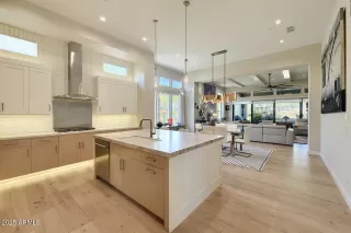Photo #6: 6937349 Listing