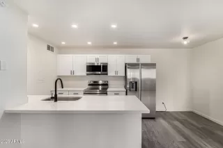 Photo #6: 6937350 Listing