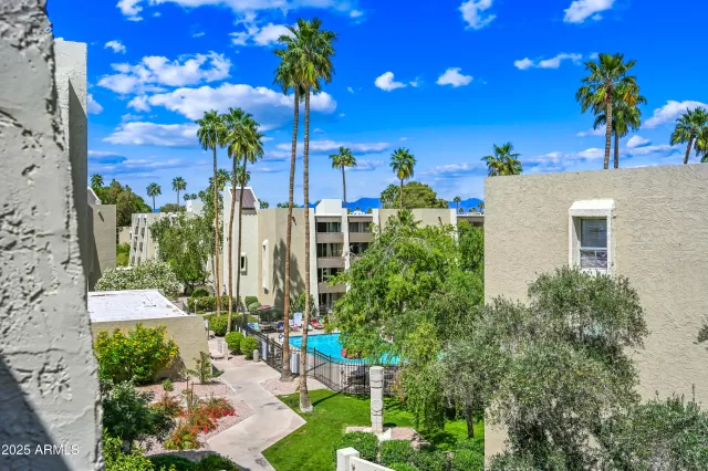 MLS: 6937625 Condo For Sale