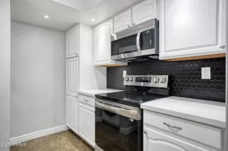 Photo #3: 6938019 Listing