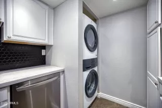 Photo #5: 6938019 Listing