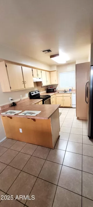 Photo #5: 6938412 Listing