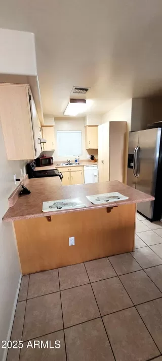 Photo #6: 6938412 Listing