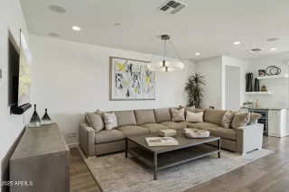Photo #2: 6938503 Listing