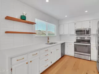 Photo #2: 6938600 Listing 