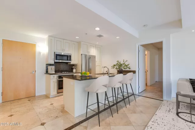 MLS: 6938645 Condo For Sale