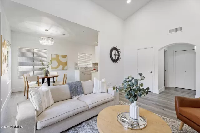 MLS: 6938683 Condo For Sale