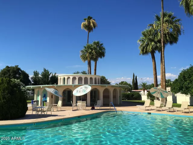 MLS: 6938806 Condo For Sale